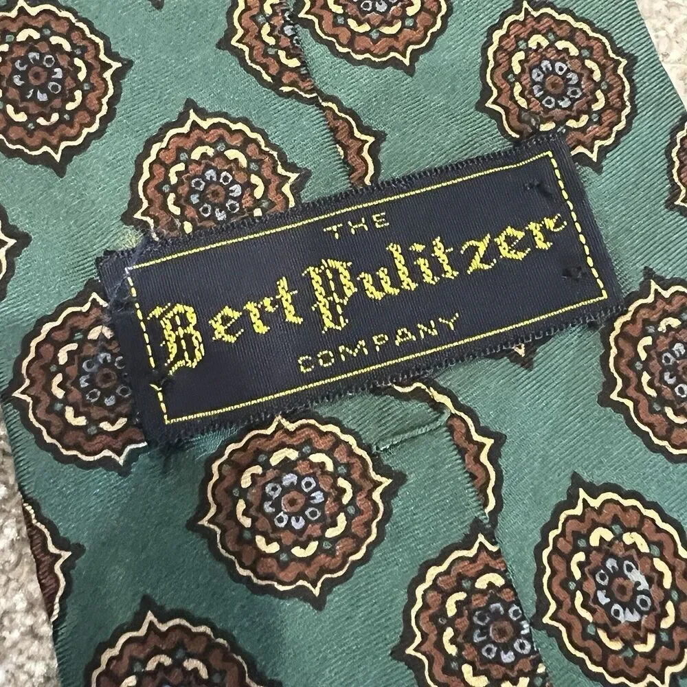 Bert Pulitzer Green Medallion Silk Neck Tie Necktie England 56x4”